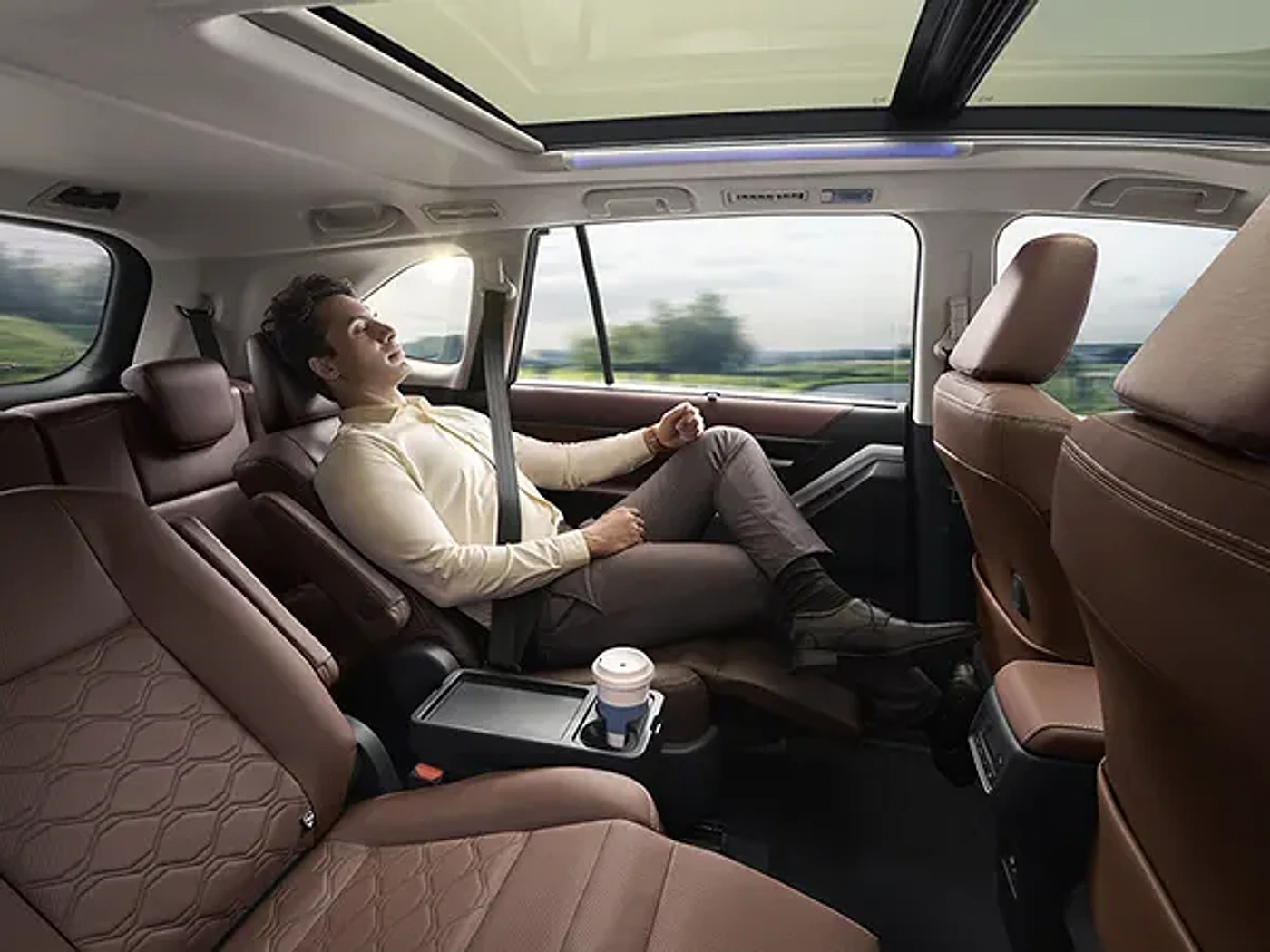 Toyota Innova Hycross: Powered Ottoman Seats