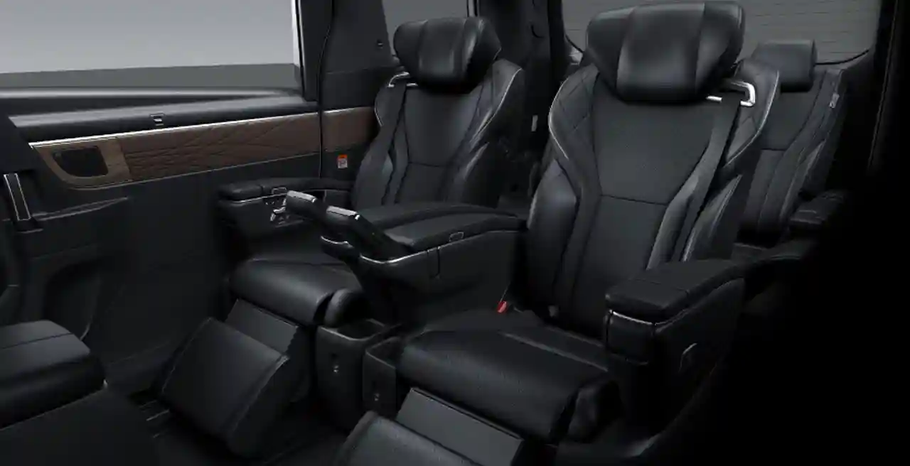 Toyota Vellfire interior: second-row lounge seats