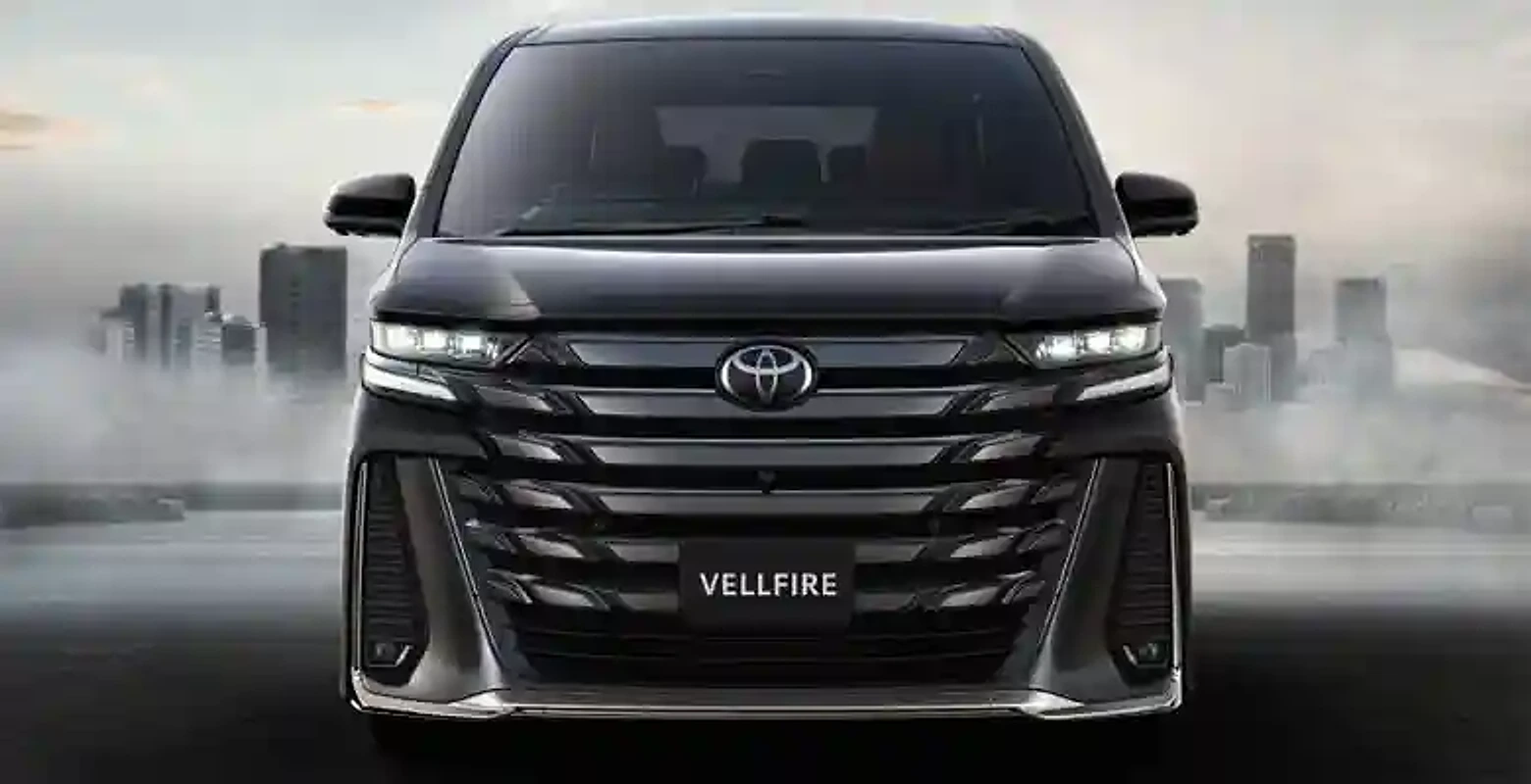 Toyota Vellfire exterior: front view